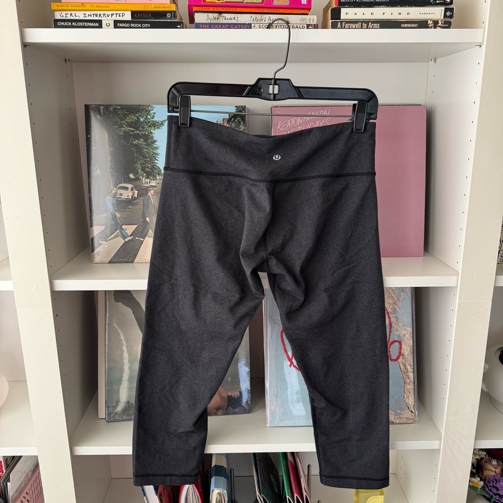 LULULEMON Grey Crop Capri Leggings - Picture 2 of 4